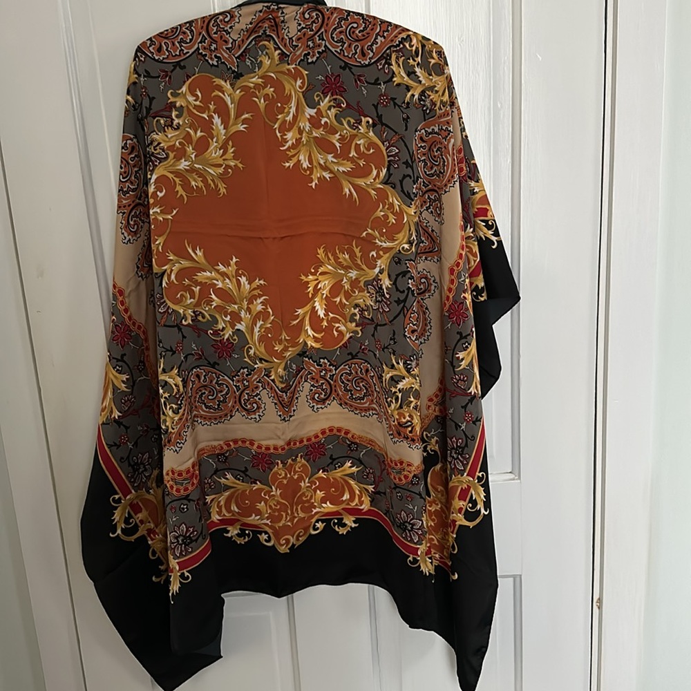Large square scarf - Picture 3 of 4